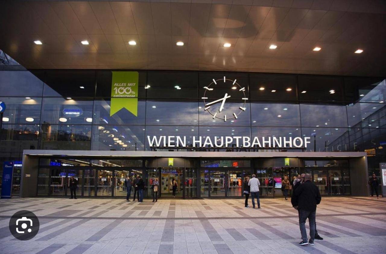 Merdian Near Hauptbahnhof * Wiedeń